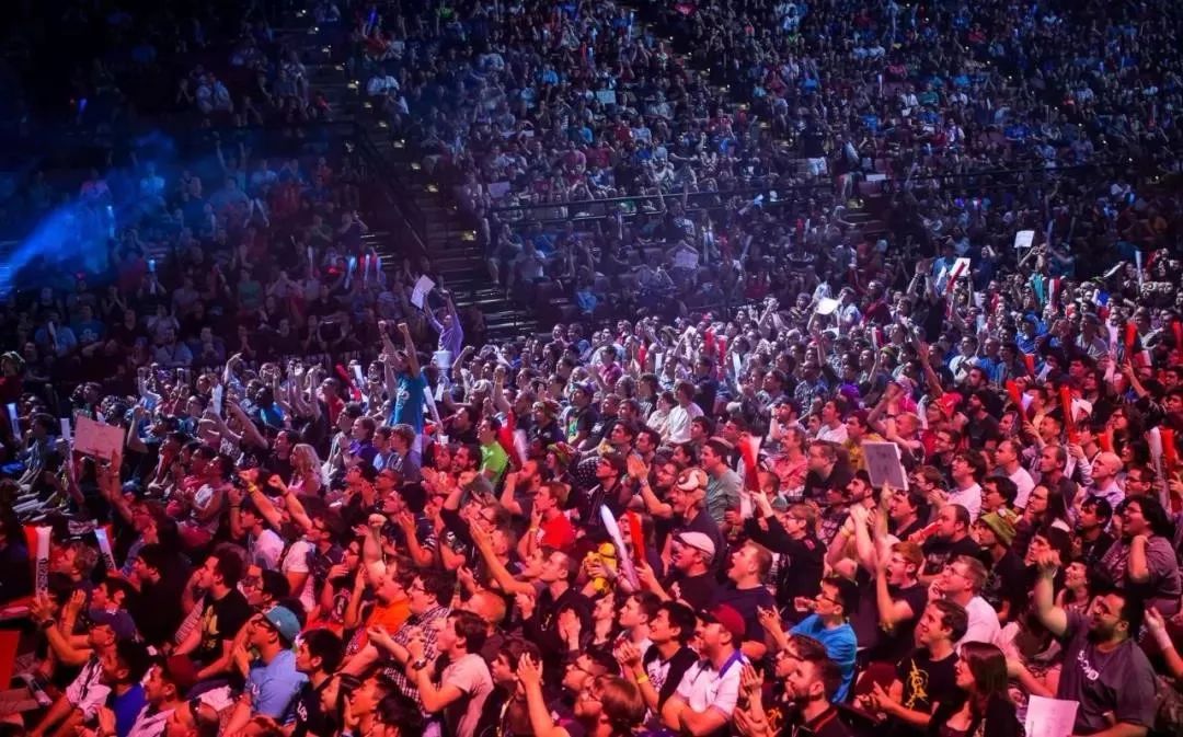 直线并由后 直线并由后